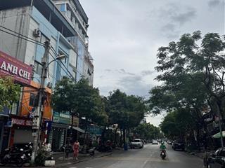 Tầm tiền hiếm khu vực nhà kim giang  hoàng mai 30m x 6 tầng x mt4,4m  lô góc thoáng sáng