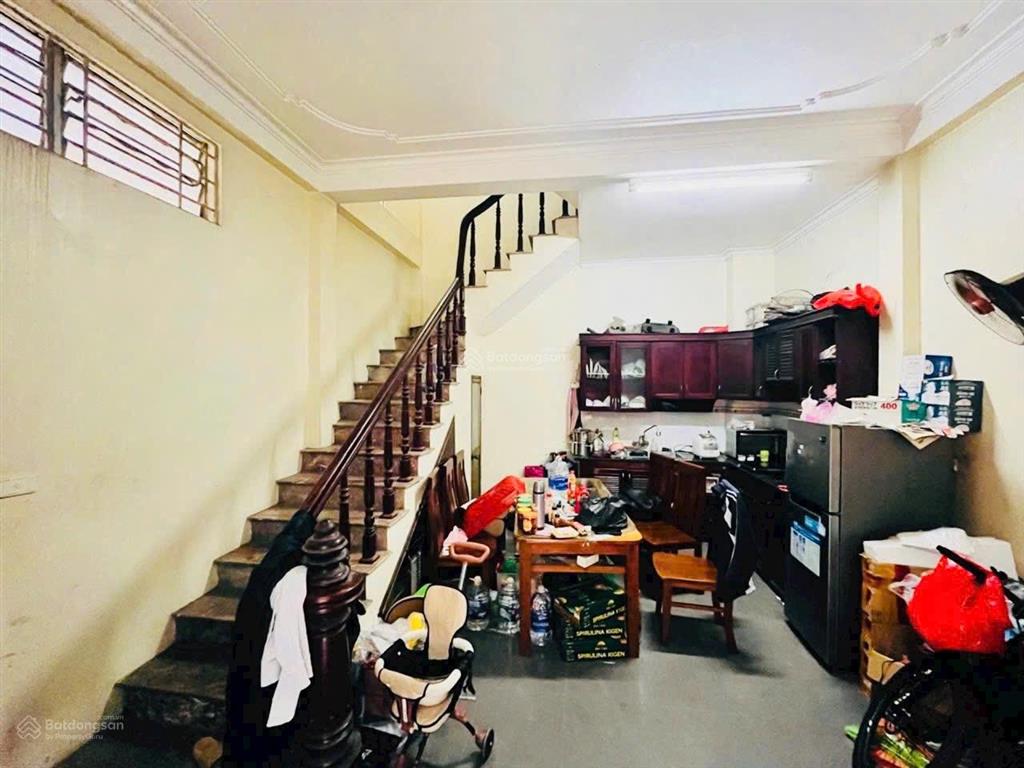 Tầm tiền hiếm khu vực nhà kim giang  hoàng mai 30m x 6 tầng x mt 4,4m  lô góc thoáng sáng
