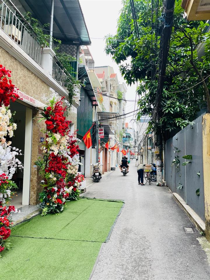 Nhà dân xây chắc chắn, thiết kế hiện đại đầy đủ công năng, ngõ ô tô thông linh đàm  bằng liệt