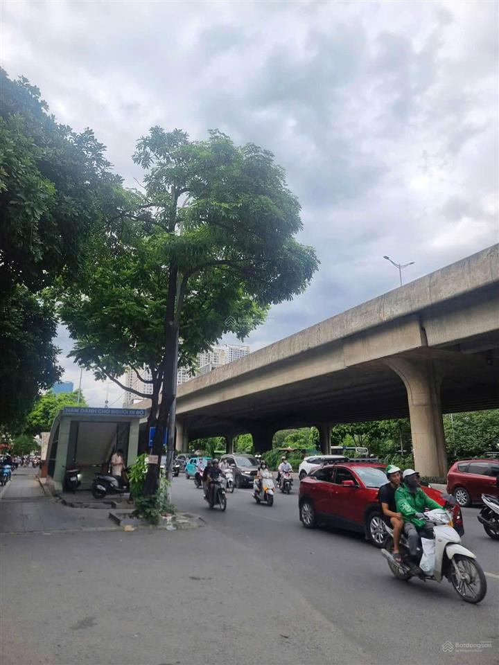 Mặt phố quy hoạch ổn định, vỉa hè rộng thênh thang, kinh doanh sầm uất trục chính khuất duy tiến