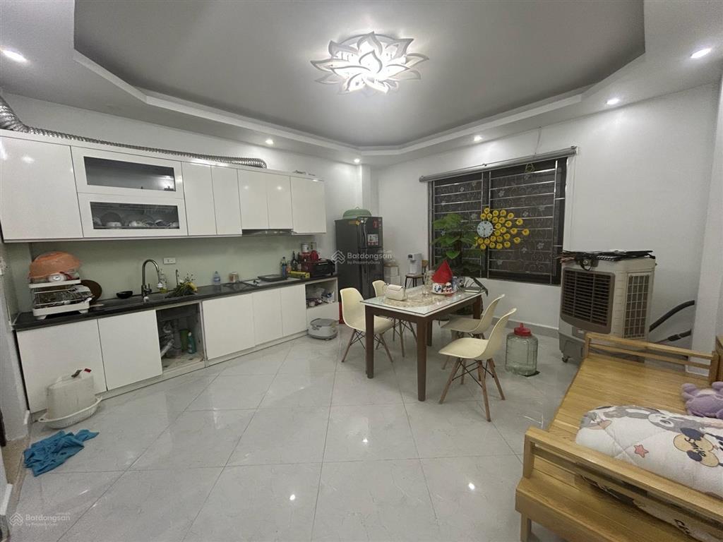 Tài chính hơn 5 tỷ sở hữu ngay nhà 5 tầng x 34m2, ngay trung tâm kđt đại kim  hoàng mai