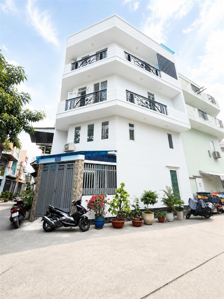 Chỉ 5.45 tỷ  nhà căn góc 5 tầng, ko lộ giới  đường lê văn quới  hẻm 6m thông  giáp tân phú