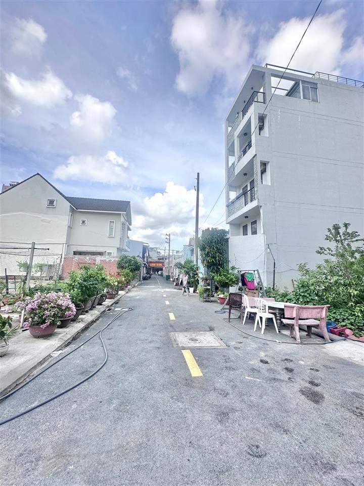 Đất full thổ cư  64m2 ( 4x16m )  khu phân lô  gần thạch lam, văn cao, bình long  đường 8m có lề
