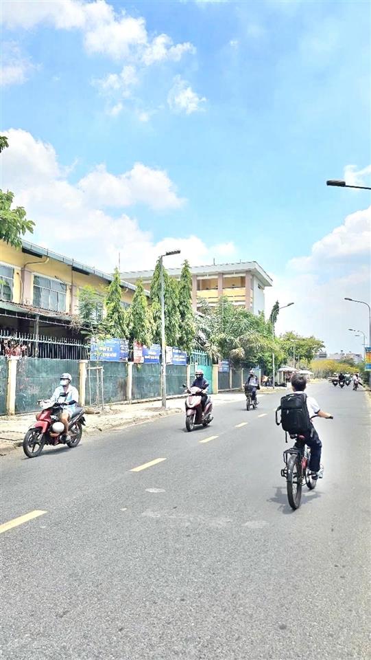 Chỉ 5.39 tỷ  nhà mặt tiền kinh doanh  gần 50m2  kênh nước đen  đs 14  lê văn quới  ko lộ giới