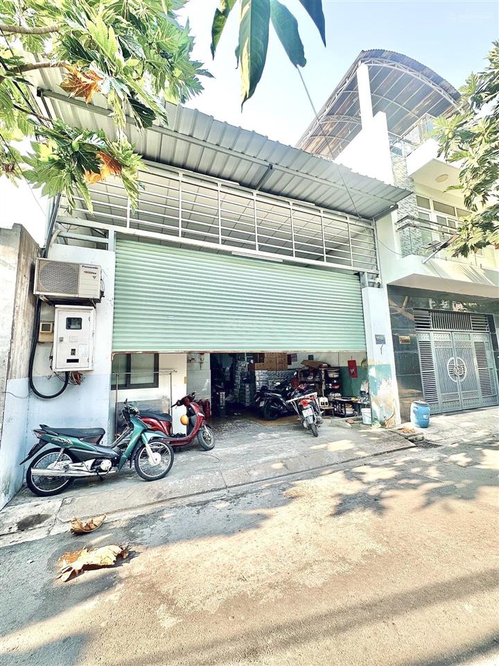 Chỉ 8.89 tỷ  khu lê văn quới  128m2 = 7.4x18m  hiện trạng kho xưởng  tiện xây mới hoặc cho thuê