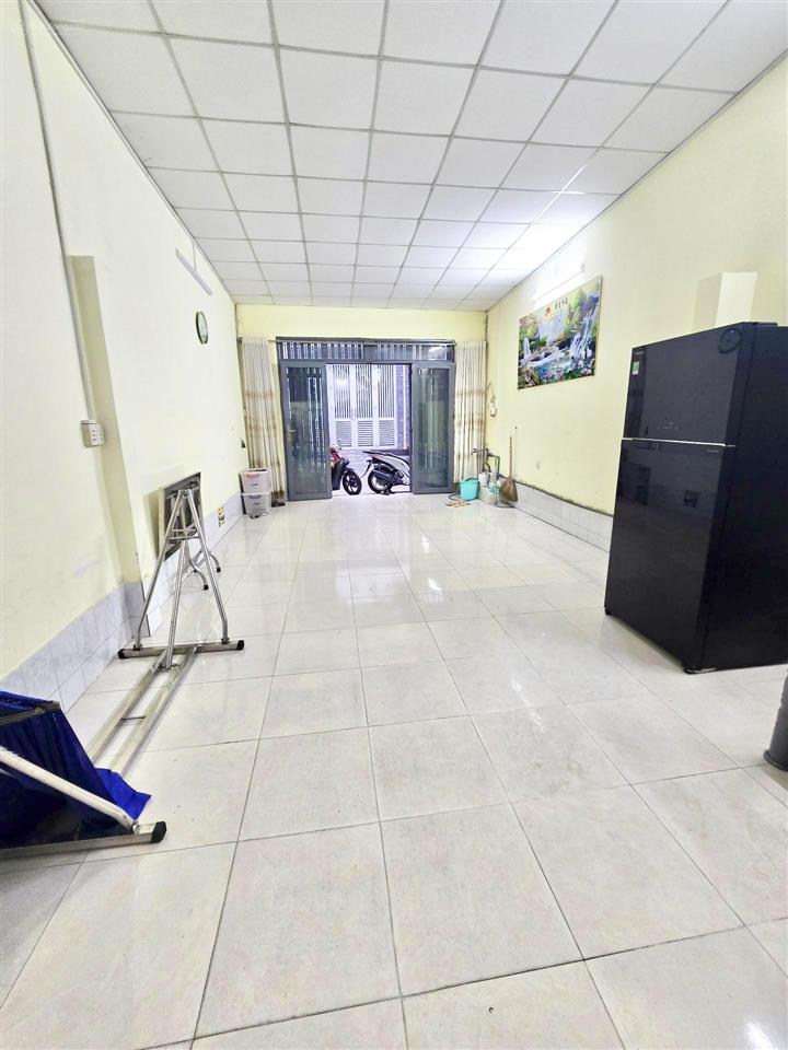 Chỉ 5 tỷ 6  ngang 4.5m dài 17m  gần lê văn quới, hương lộ 2, hẻm nhựa 6m ô tô ngủ nhà