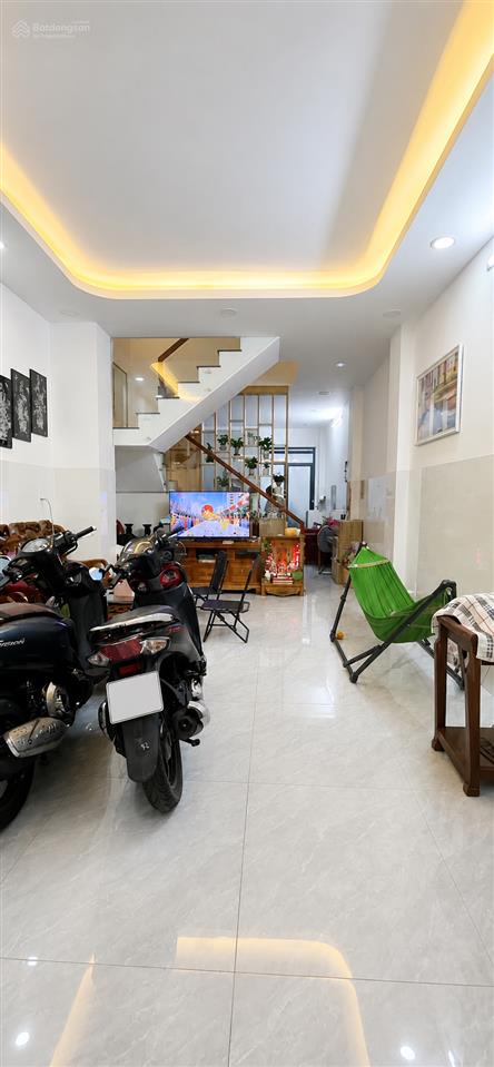 Chỉ 7 tỷ 29  3 tầng  gần vòng xoay phú lâm  kinh dương vương  tên lửa  đường 8m có lề