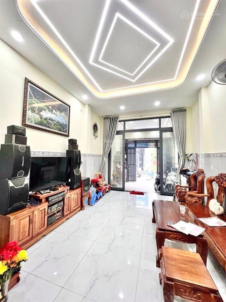 Chỉ 4 tỷ 69 tỷ  đường 7m thông  hương lộ 2  gần lê văn quới  nhà 3 tầng  ko lỗi