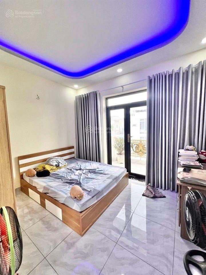 Chỉ 4 tỷ 69 tỷ  đường 7m thông  hương lộ 2  gần lê văn quới  nhà 3 tầng  ko lỗi