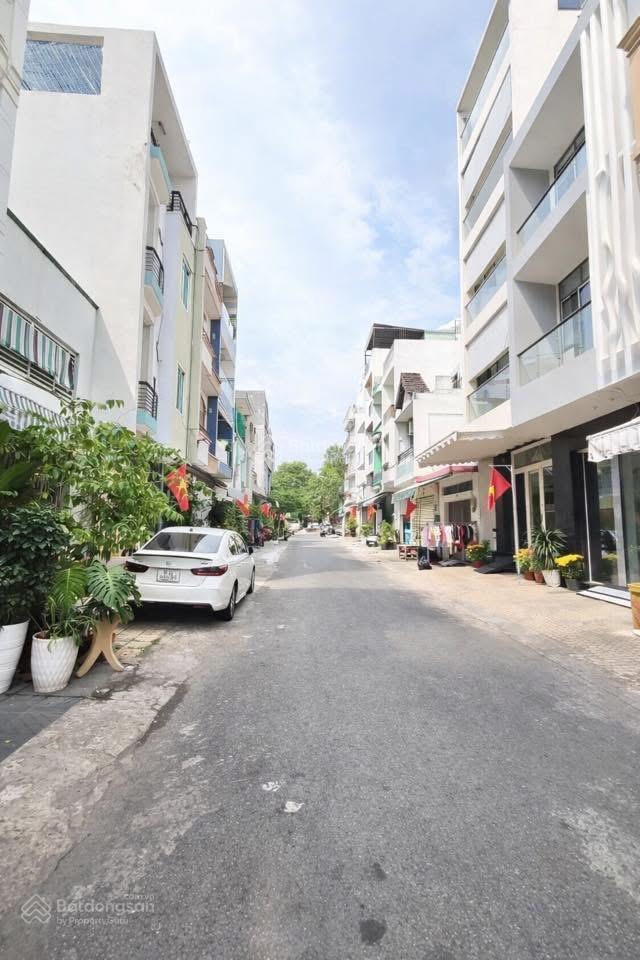 Chỉ 6,9 tỷ  ngay chung cư moonlight  tên lửa  đường số 7  mặt tiền 8m có lề  gần công viên