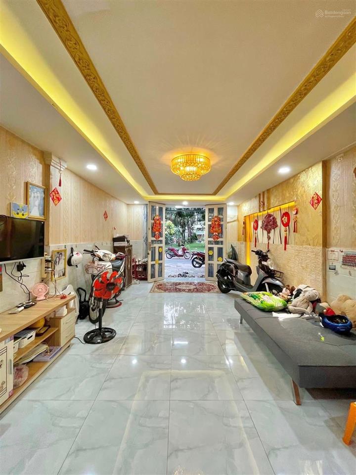 Chỉ 7.8 tỷ  mặt tiền nội bộ đường chợ lớn  bình phú  4x17m  đối diện công viên  sơn mới ở ngay