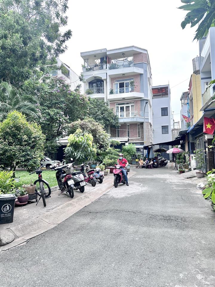 Chỉ 7.8 tỷ  mặt tiền nội bộ đường chợ lớn  bình phú  4x17m  đối diện công viên  sơn mới ở ngay