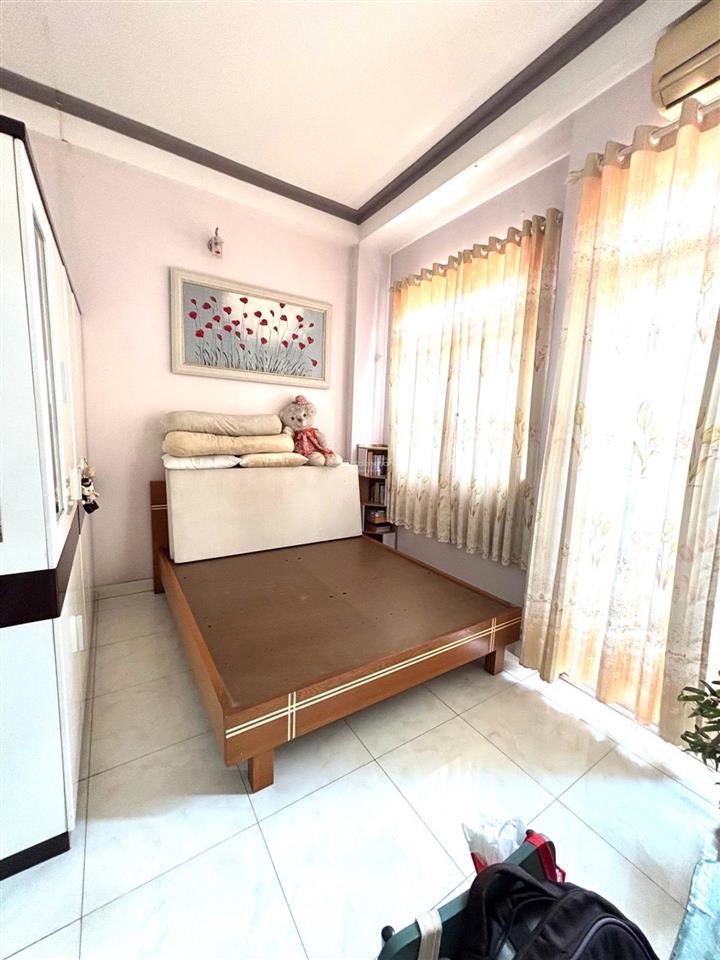 Chỉ 5.45 tỷ  lê văn quới  4 tầng  hẻm xe hơi  sát mặt tiền  gần ngã tư bốn xã