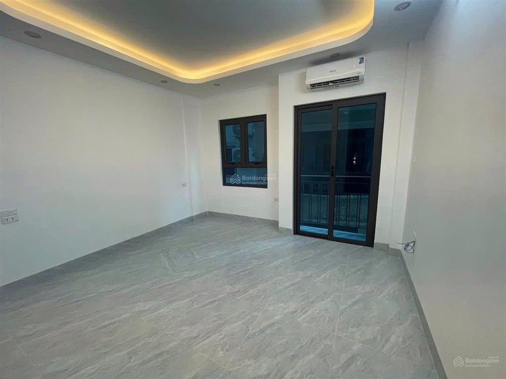 9 tỷ nhỉnh, bán nhà phố hồ tùng mậu, 1 bước ra phố, dt39m2 x6 tầng,mặt tiền 5 mét tt cầu giấy sổ đỏ