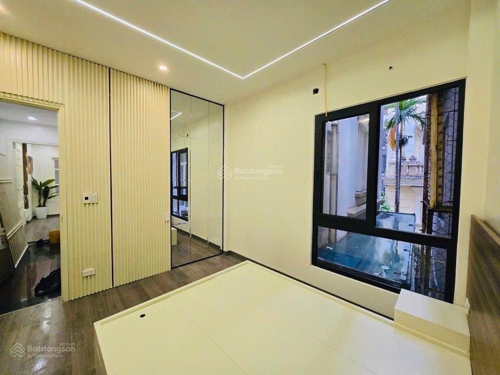Nhà gần đường cầu giấy 46m2*5 tầng, 11 tỷ, chỉ 50 mét ra phố, đi bộ 3 phút ra công viên cầu giấy