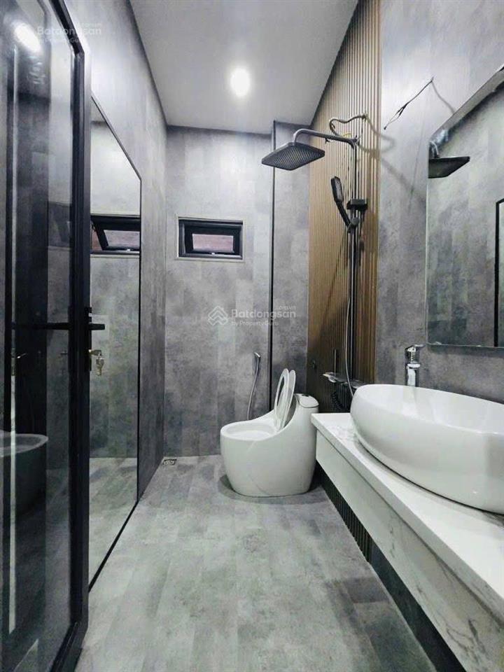 Nhà gần đường cầu giấy 46m2*5 tầng, 11 tỷ, chỉ 50 mét ra phố, đi bộ 3 phút ra công viên cầu giấy