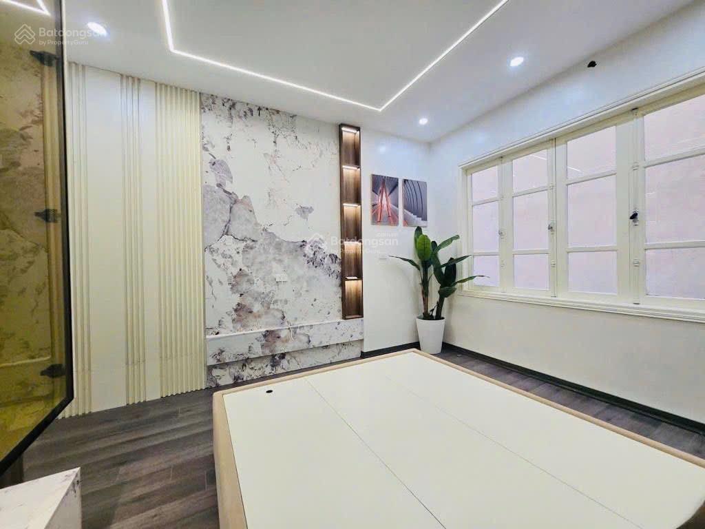 Nhà gần đường cầu giấy 46m2*5 tầng, 11 tỷ, chỉ 50 mét ra phố, đi bộ 3 phút ra công viên cầu giấy