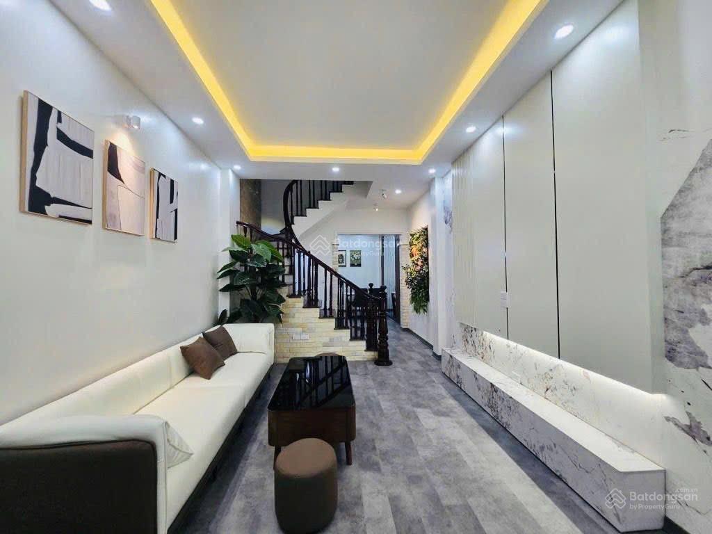 Nhà gần đường cầu giấy 46m2*5 tầng, 11 tỷ, chỉ 50 mét ra phố, đi bộ 3 phút ra công viên cầu giấy
