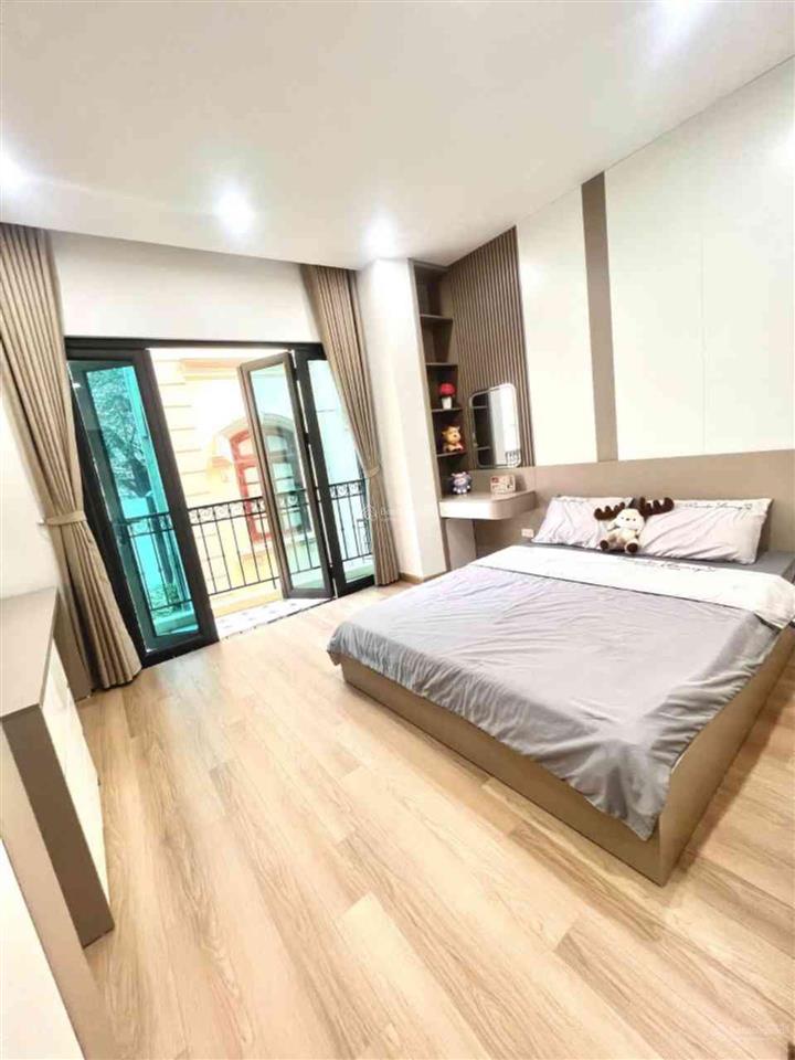 Bán nhà phố khúc thừa dụ  cầu giấy  lô góc thang máy  ô tô đỗ cửa quanh 11 tỷ sổ đỏ full đồ đẹp