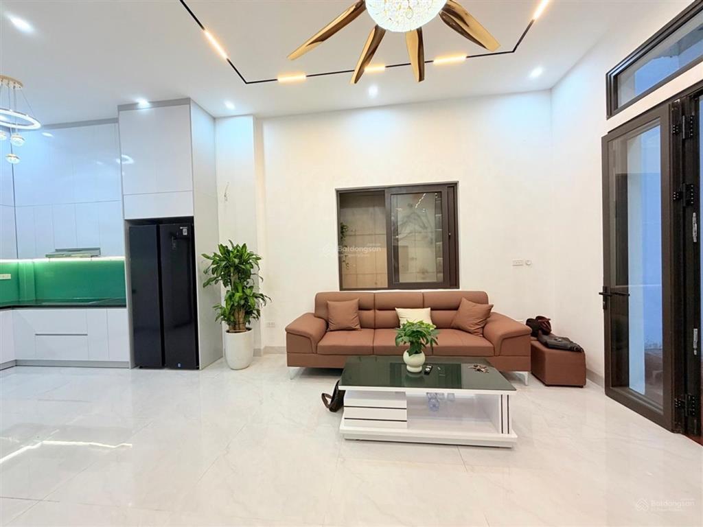 Nhà đường cầu giấy lô góc 3 thoáng 38m2*5 tầng ngõ quận ủy cầu giấy, thông nguyễn khánh toàn 10 tỷ