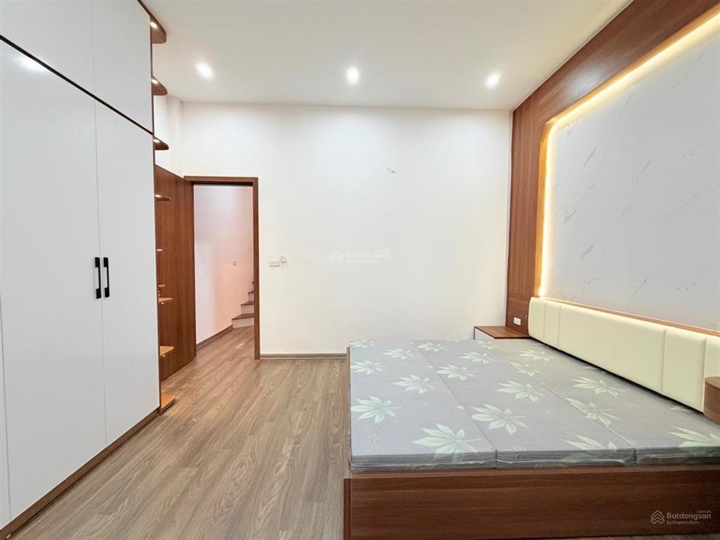 Nhà đường cầu giấy lô góc 3 thoáng 38m2*5 tầng ngõ quận ủy cầu giấy, thông nguyễn khánh toàn 10 tỷ