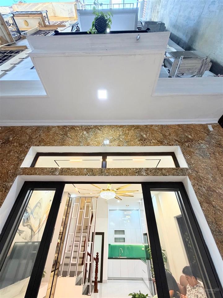 Nhà đường cầu giấy lô góc 3 thoáng 38m2*5 tầng ngõ quận ủy cầu giấy, thông nguyễn khánh toàn 10 tỷ