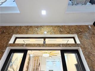 Nhà đường cầu giấy lô góc 3 thoáng 38m2*5 tầng ngõ quận ủy cầu giấy, thông nguyễn khánh toàn 10 tỷ