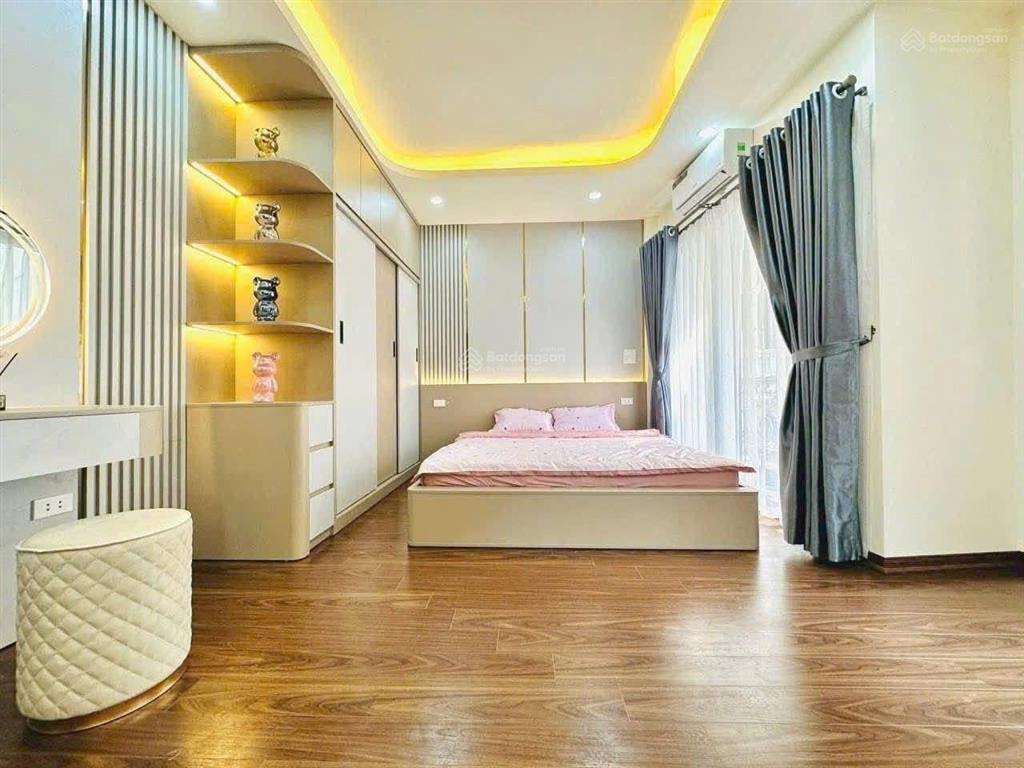 Cầu giấy  nguyễn văn huyên  gần phố  diện tích rộng  nhà thoáng, nhỉnh 10 tỷ nhà ngay trung tâm
