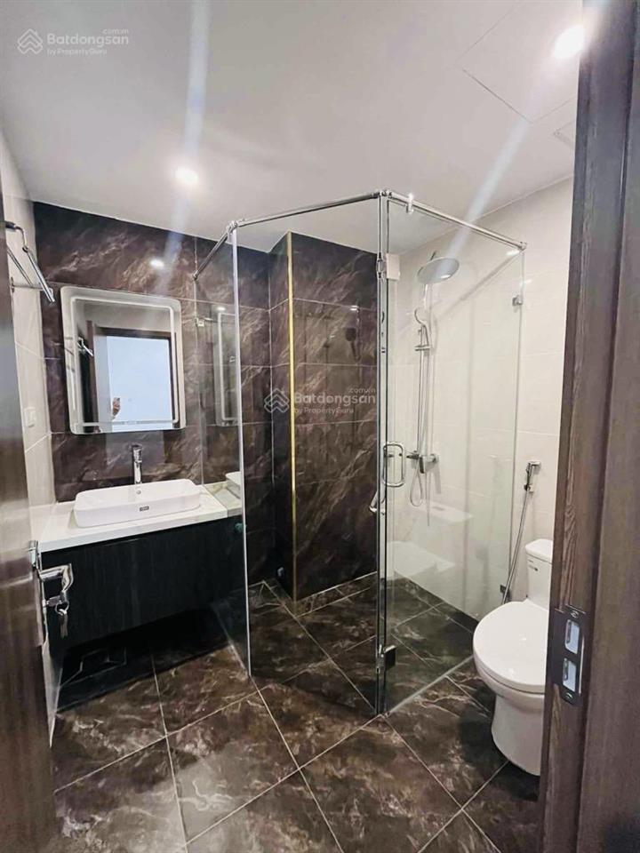 Nhà riêng lạc long quân  gần hoàng quốc việt, 65m2, 7 tầng thang máy, nhà mới, oto vào nhà, 19 tỷ