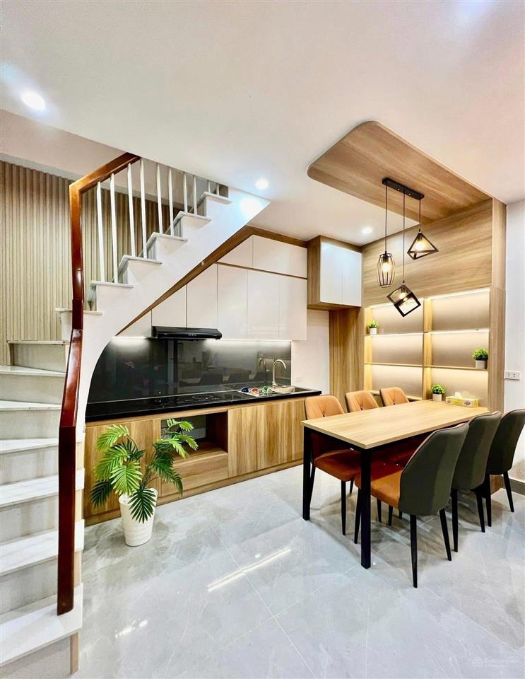 Nhà dương quảng hàm thông ngõ 68 cầu giấy 50m2 mt rộng, 11 tỷ  sổ đẹp vài bước chân ra hồ quận uỷ