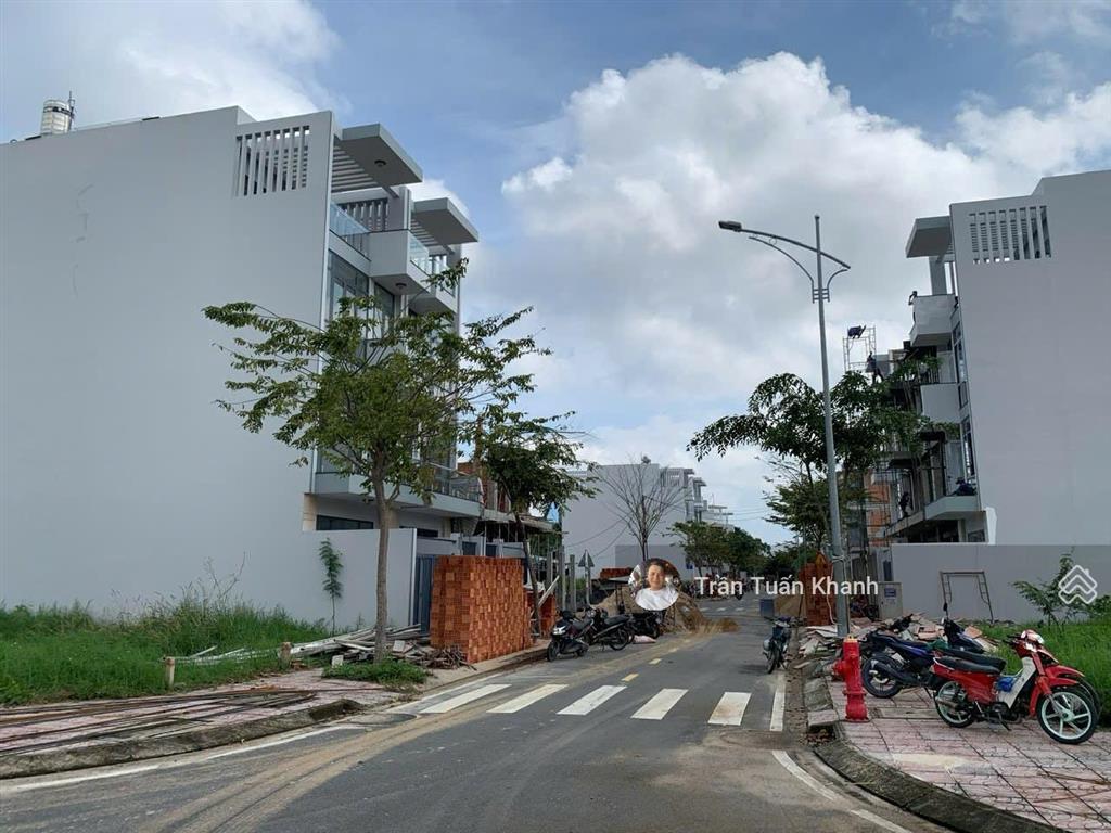 Mặt tiền khu dân cư chợ đầu mối hóc môn, dt 5x24m (120m2), xây mới 4 tầng, giá bán 5,05 tỷ