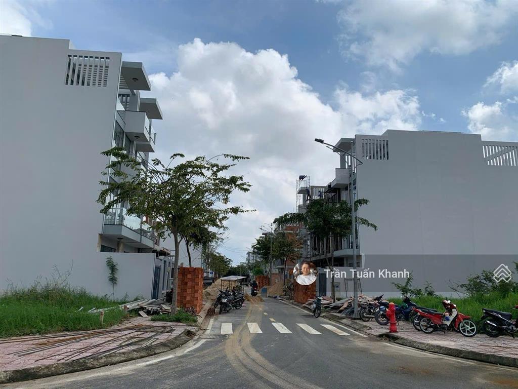 Mặt tiền khu dân cư chợ đầu mối hóc môn, dt 5x24m (120m2), xây mới 4 tầng, giá bán 5,05 tỷ