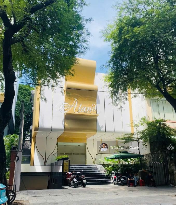 Chỉ hơn 1,1 tỷ/m2 mặt tiền bến nghé  mặt tiền nguyễn du, quận 1 dt 12 x 31m, cn 364m2, hầm 4 tầng