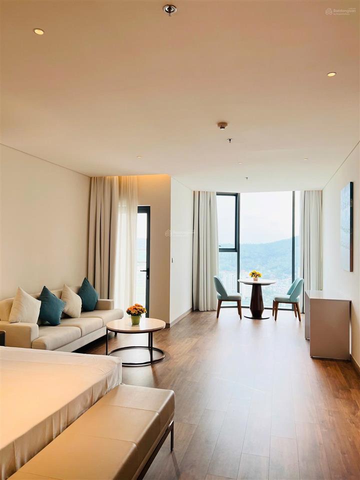 Căn studio diện tích lớn, rộng rãi, đầy đủ nội thất. tòa nhà sát bãi tắm, miễn phí dịch vụ