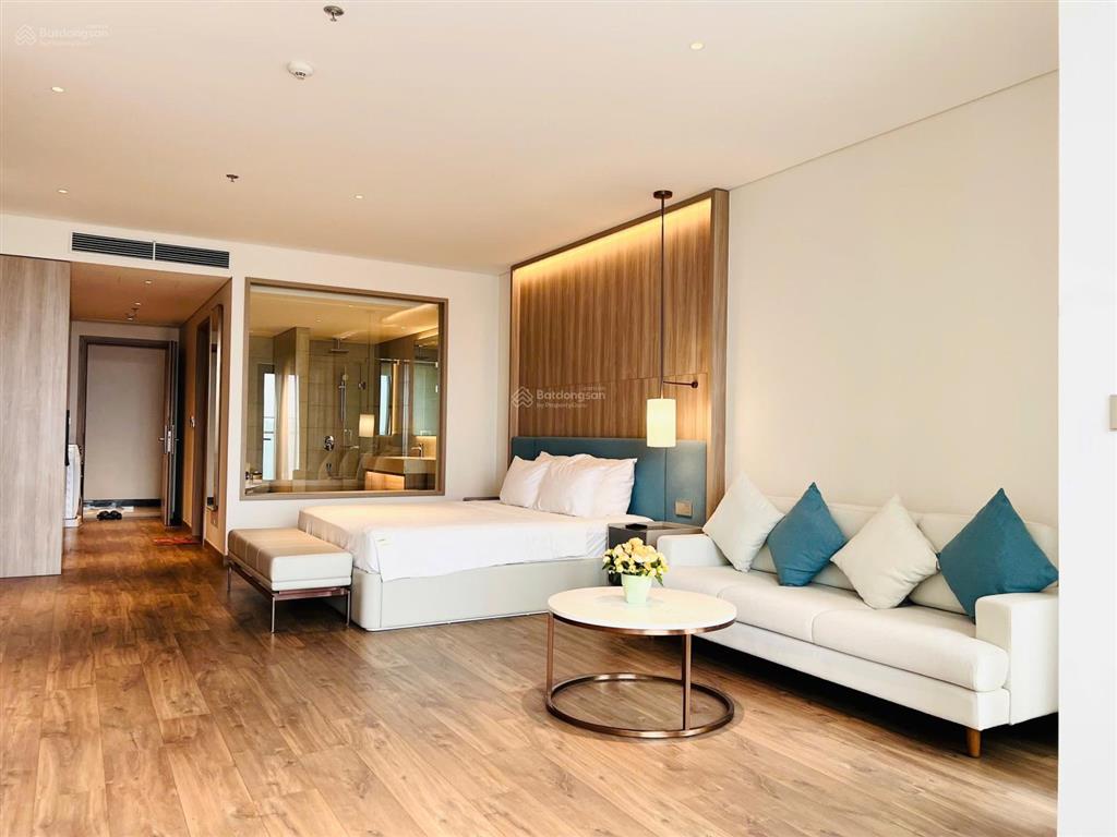 Căn studio diện tích lớn, rộng rãi, đầy đủ nội thất. tòa nhà sát bãi tắm, miễn phí dịch vụ