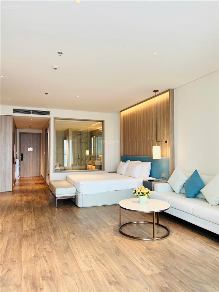Căn studio diện tích lớn, rộng rãi, đầy đủ nội thất. tòa nhà sát bãi tắm, miễn phí dịch vụ