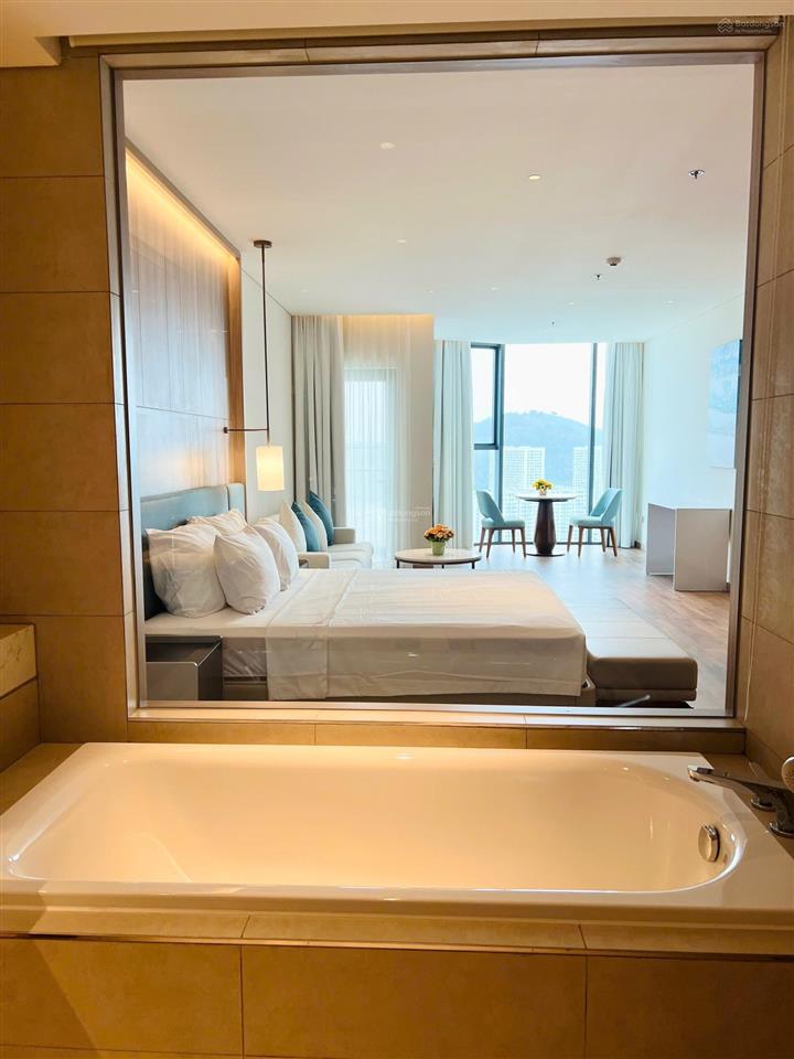 Căn studio diện tích lớn, rộng rãi, đầy đủ nội thất. tòa nhà sát bãi tắm, miễn phí dịch vụ
