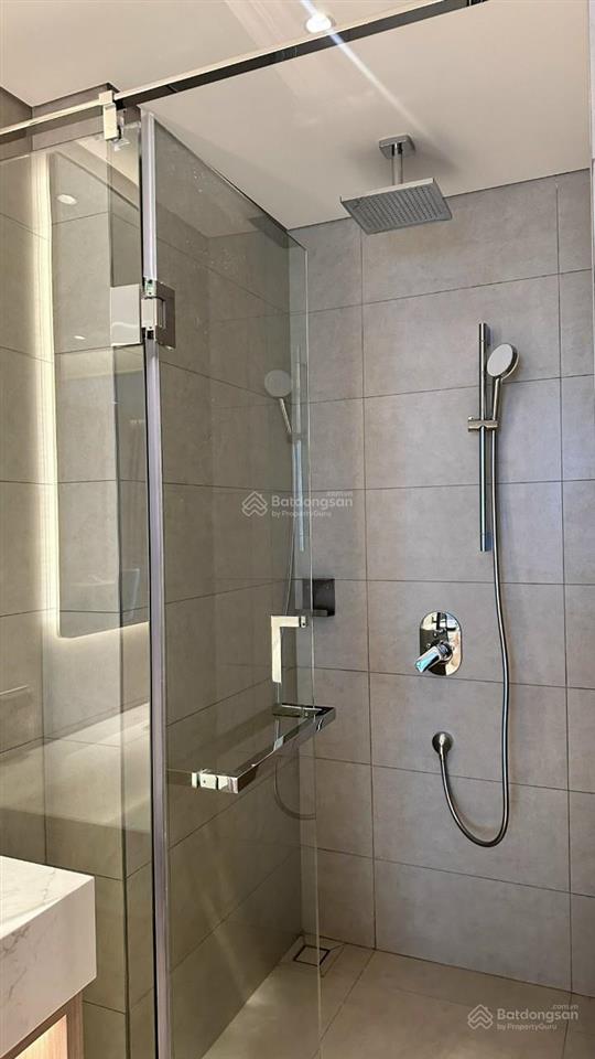 Sẵn căn 2 phòng ngủ cho thuê lâu dài, full nội thất, sát biển, bãi tắm, tiện ích gym, spa, bể bơi