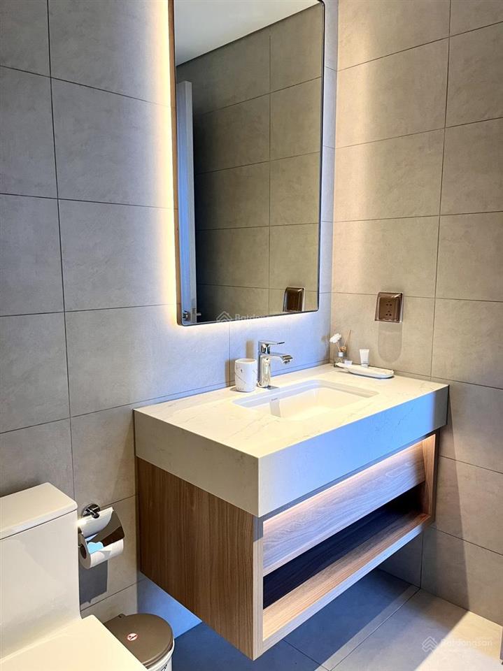 Sẵn căn 2 phòng ngủ cho thuê lâu dài, full nội thất, sát biển, bãi tắm, tiện ích gym, spa, bể bơi