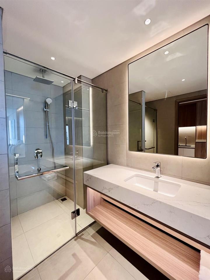Sẵn căn 2 phòng ngủ cho thuê lâu dài, full nội thất, sát biển, bãi tắm, tiện ích gym, spa, bể bơi