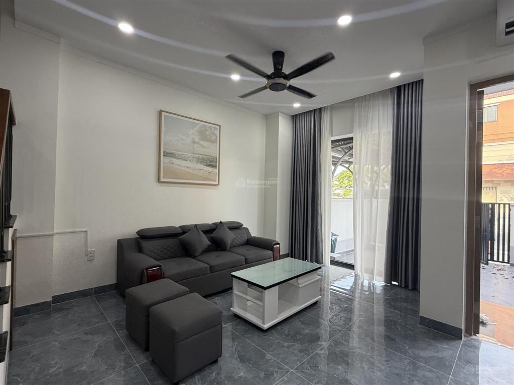 Nhà 3 tầng hoàn thiện sẳn hợp đồng thuê 16tr/ tháng