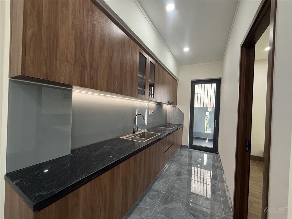 Nhà 3 tầng hoàn thiện sẳn hợp đồng thuê 16tr/ tháng