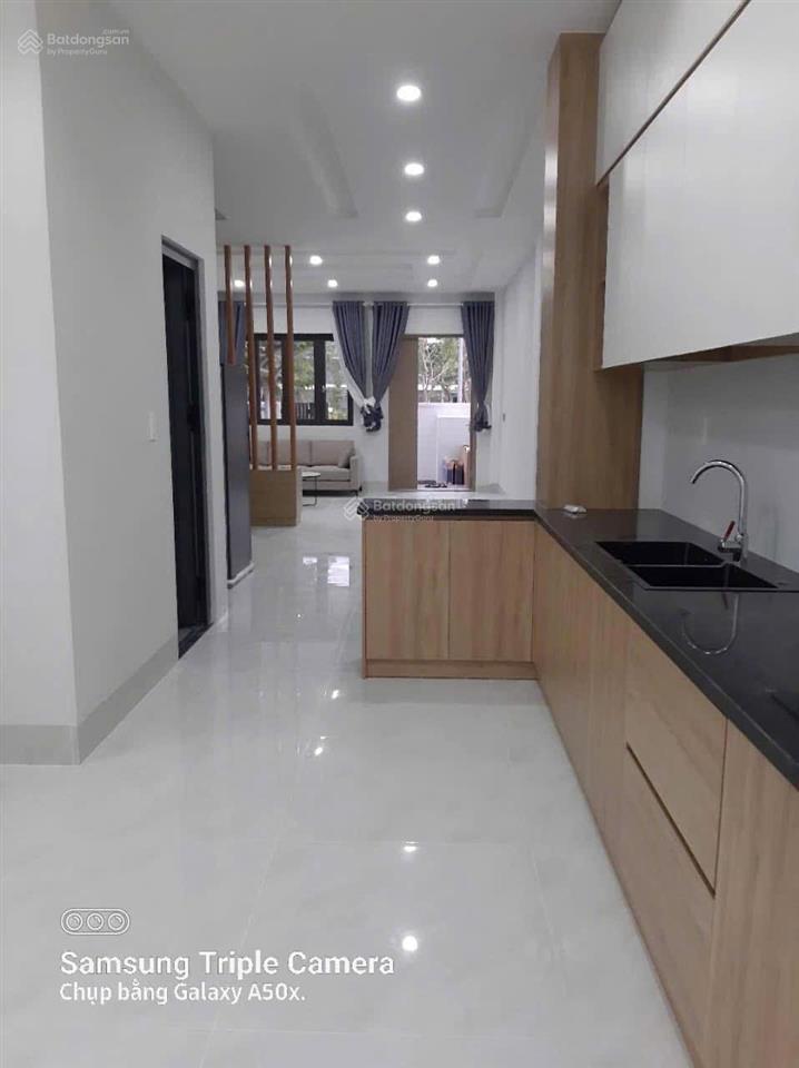 Nhà phố 2 tầng view công viên sổ hồng sẳn