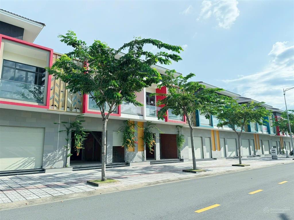 Shopviilla đối diện cụm tmdv 5.2ha tại suncasa central