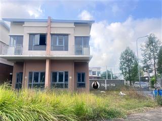 Hàng ngộp căn góc 148m2 tại oasis city