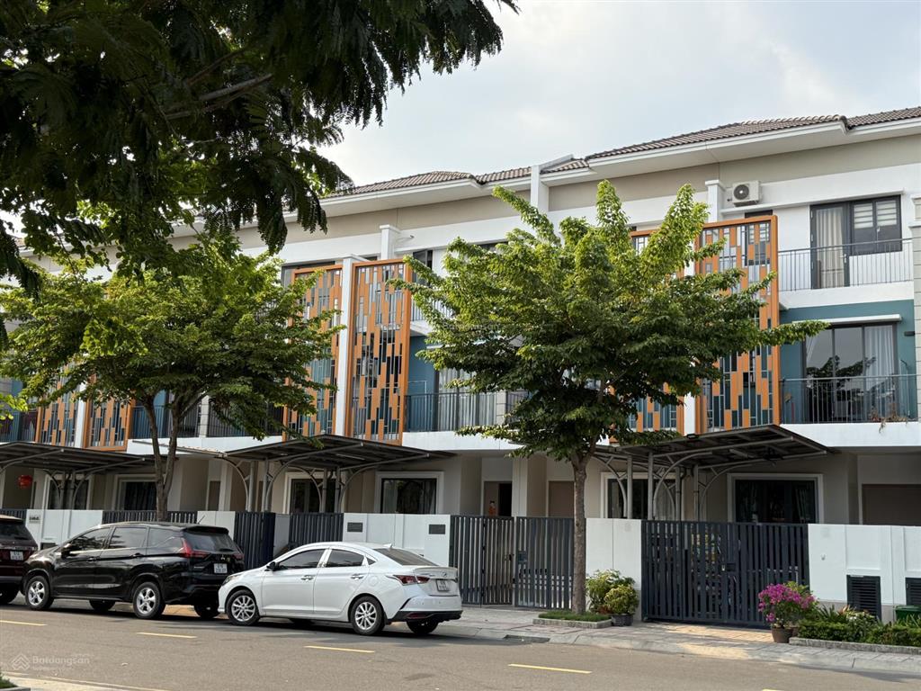 Ngộp nhà phố 3 tầng tại suncasa central chỉ 3ty150