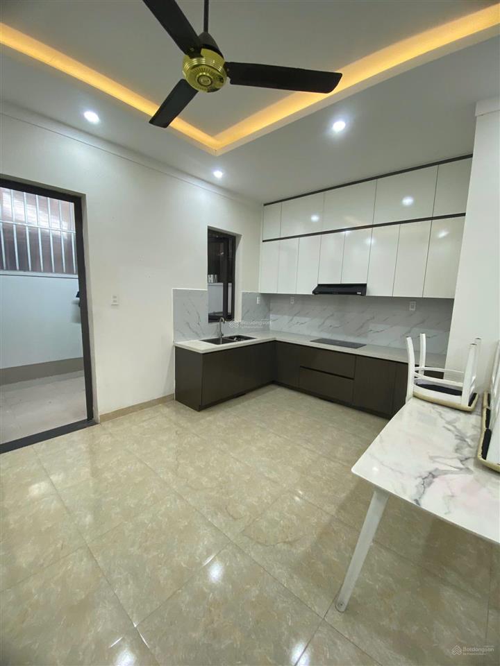 Bán nhà 3 tầng hoàn thiện sẵn view công viên chỉ 3ty5
