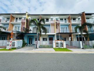 Nhà 3 tầng suncasa hoà phú ngay cổng chính