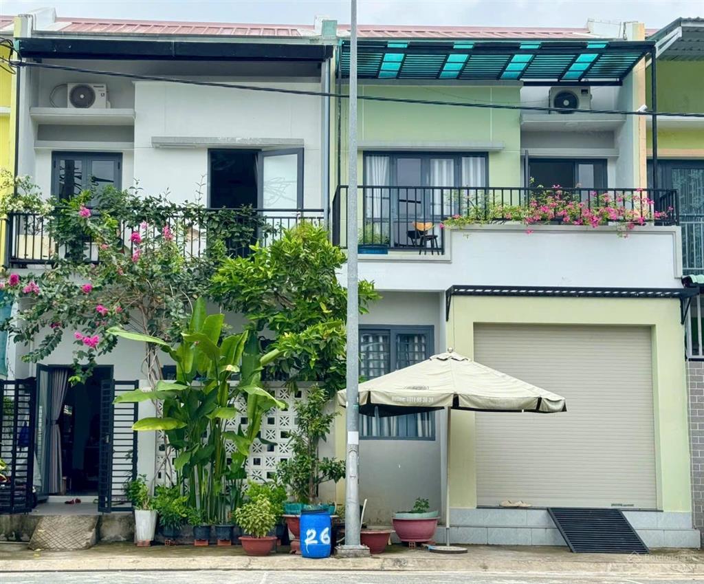 Kẹt tiền bán gấp liền kề vườn oasis city