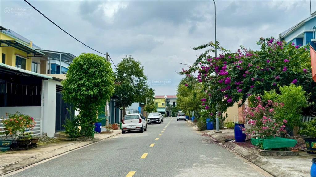 Kẹt tiền bán gấp liền kề vườn oasis city